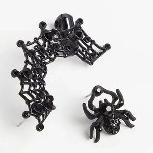 NEW Torrid Halloween Spider Web and Spider Earring Set Stud and Ear Cuff Black